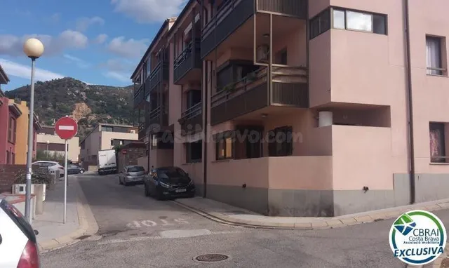 OLIVERA PALAU Plaza de parking segura para coche pequeño, mo - foto 4