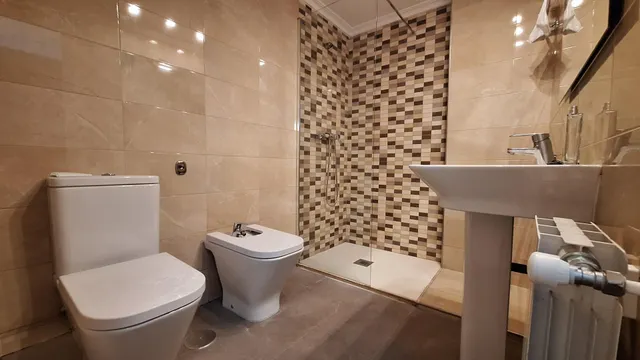 Piso SIN AMUEBLAR de 4 dormitorios, dos baños y plaza de garaje en la Calle Puerta Nueva — 18