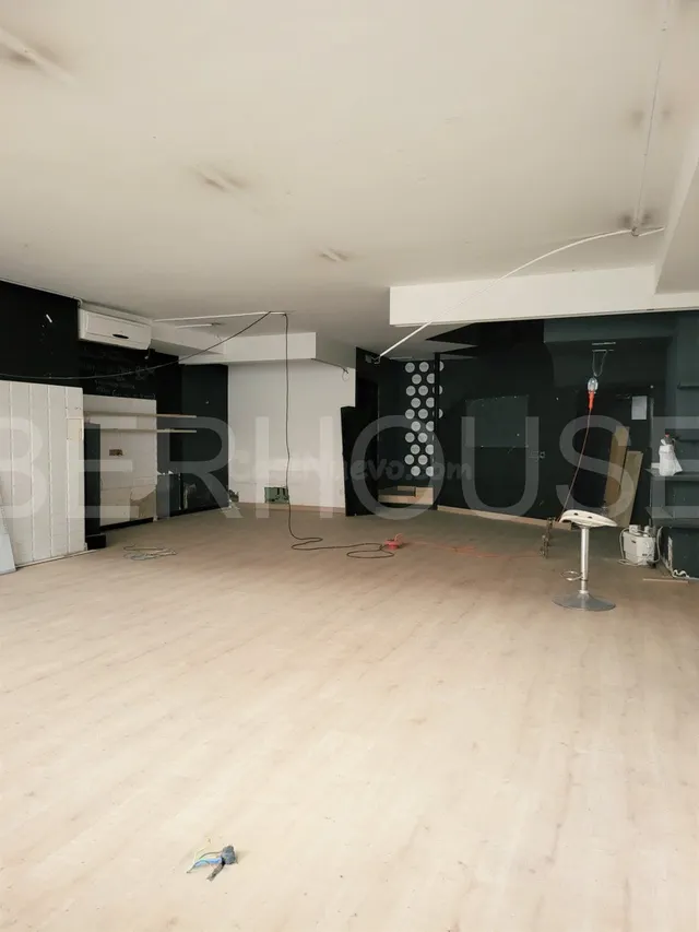 Local comercial de 152m2 situado en Rambla San Sebastia - foto 3