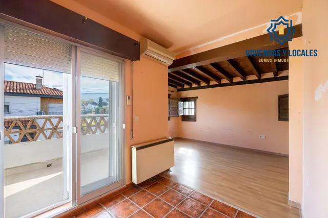 Preciosa casa en Ogíjares con piscina y jardín — 27