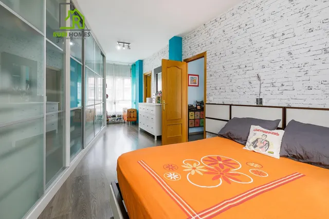 ¡Tu nuevo hogar te espera en Churriana de la Vega! Casa adosada con patio, garaje y futura parada de metro a pocos pasos. — 18