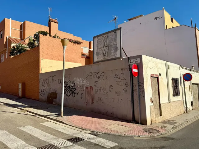 DOS INMUEBLES EN ESQUINA PARA CONSTRUIR TU CASA EN ALMERÍA – 103 m2 DE PARCELA — 15