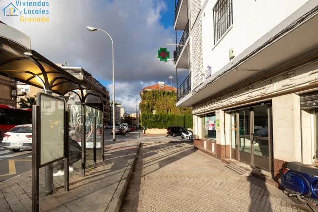 Localazo en esquina con mas de 30 de fachada. Avd de Dilar junto ambulatorio del Zaidín — 7