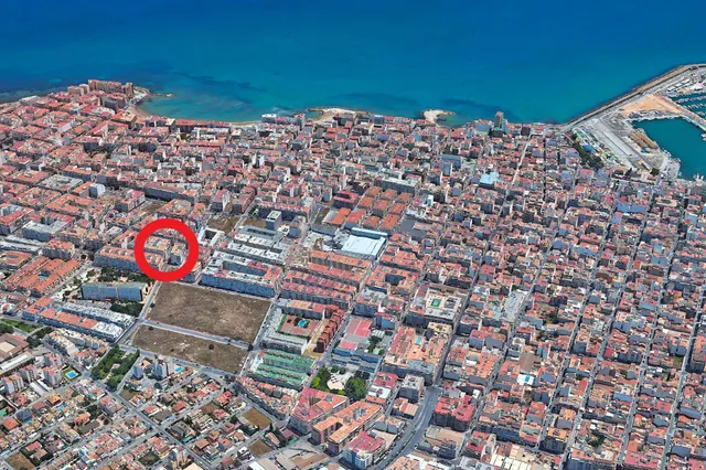 Apartamento elegantemente reformado, céntrico y espacioso. Balcón con orientación oeste ¡y a solo 550 m de Playa del Cura! en Torrevieja — 28