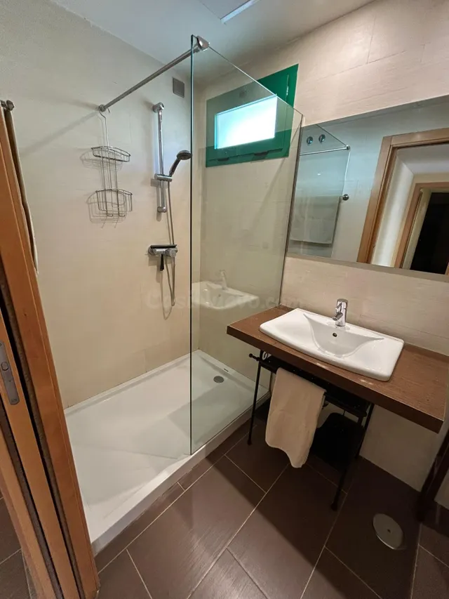 Descubre este exclusivo apartamento de 195 m2 ubicado en una - foto 4