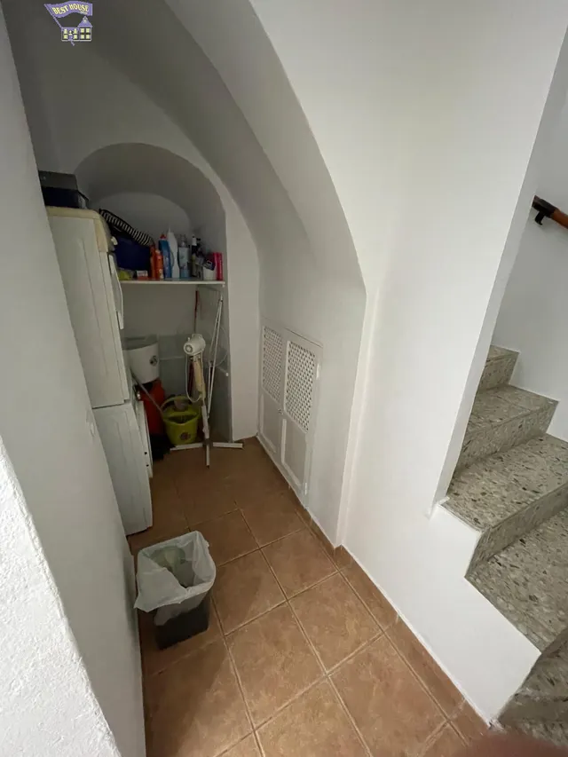 SE VENDE CASA EN ZONA DEL BARRIO BAJO — 46