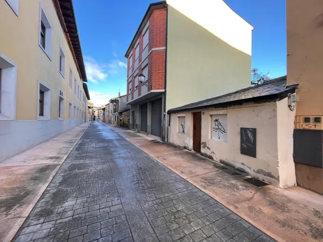 SE VENDE CASA CON TERRENO EN CASCO ANTIGUO — 2