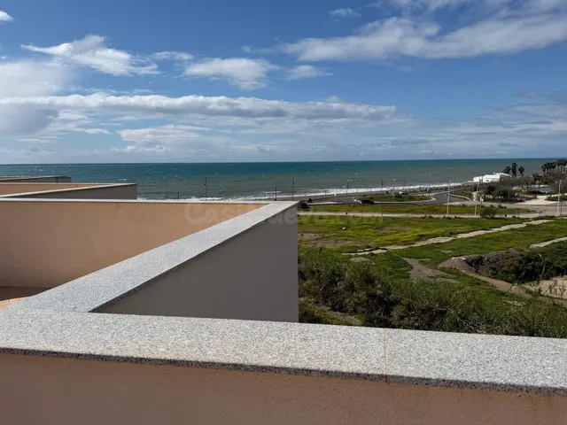 ático en venta. Con terraza 15 m2 y solarium 40 m2 con vista