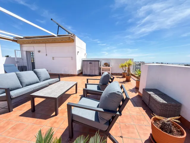 Exclusivo Ático con Vistas Panorámicas y Gran Solárium en Vi