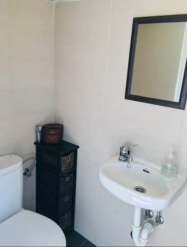 SE VENDE CASA DE DOS PLANTAS EN VALENCIA DE DON JUAN, COCINA, SALÓN, 3 HAB., BAÑO, ASEO Y PATIO. — 16