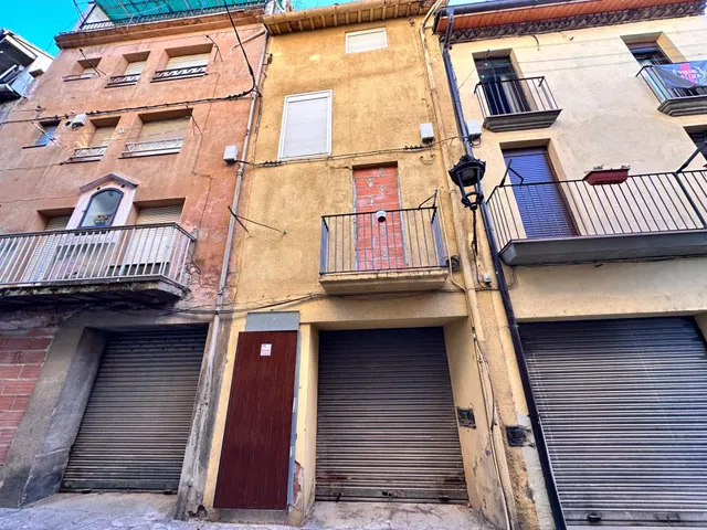 SE VENDE CASA ADOSADA EN BERGA
