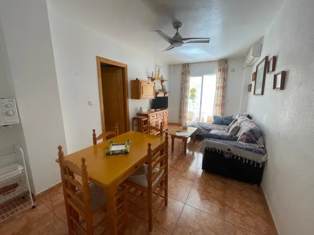 Apartamento con garaje y piscina en el centro de Torrevieja — 12