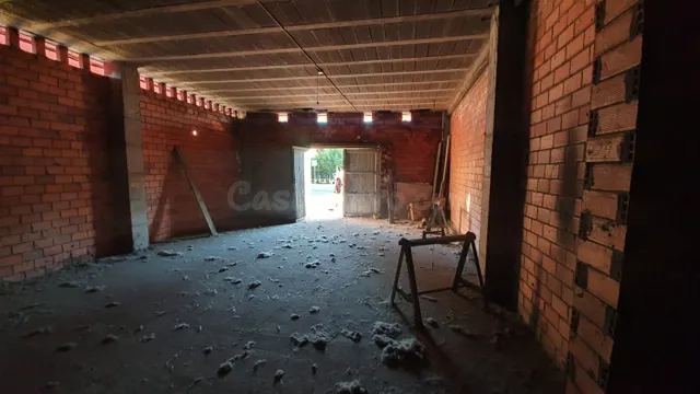 SE VENDE O SE ALQUILA LOCAL EN CACABELOS - foto 3