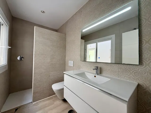 Exclusivo chalet adosado con piscina privada, amplios espacios y excelentes calidades — 23