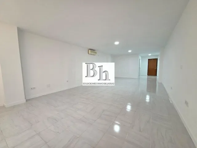 INMOBILIARIA BLANHOGAR VENDE LOCAL EN TORREMOLINOS — 12