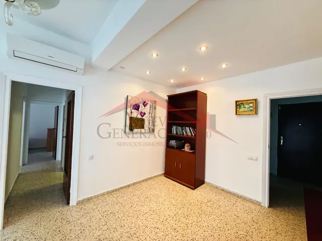 PISO AMPLIO Y LUMINOSO — 13