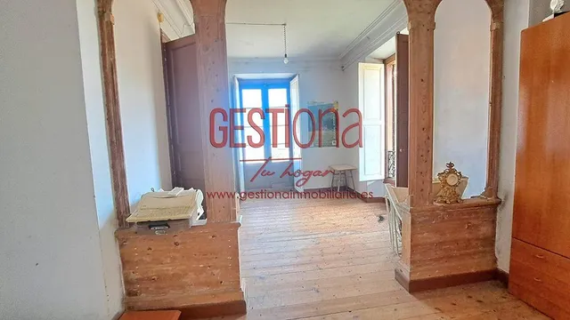 MAJESTUOSA CASA PARA REFORMAR. SOBA — 32