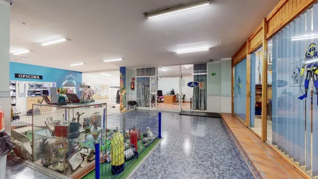 Gran local comercial de 1295m2 en Benalmadena — 6