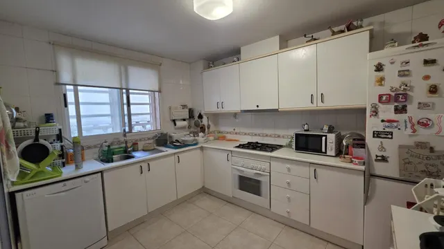 Vive frente al mar en este exclusivo piso en la Playa de Muchavista. — 31