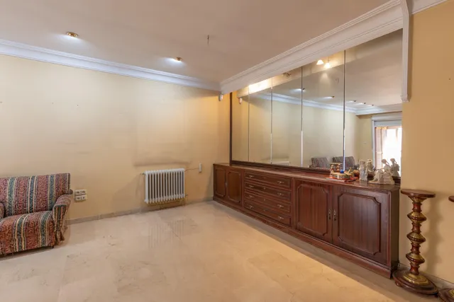 Piso en venta en pleno centro de Granada – Planta alta, garaje y gran potencial de reforma — 36
