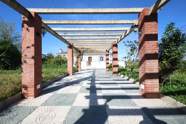Casa reformada con piscina en parcela de 2.500 m2 (urbano y  - foto 2