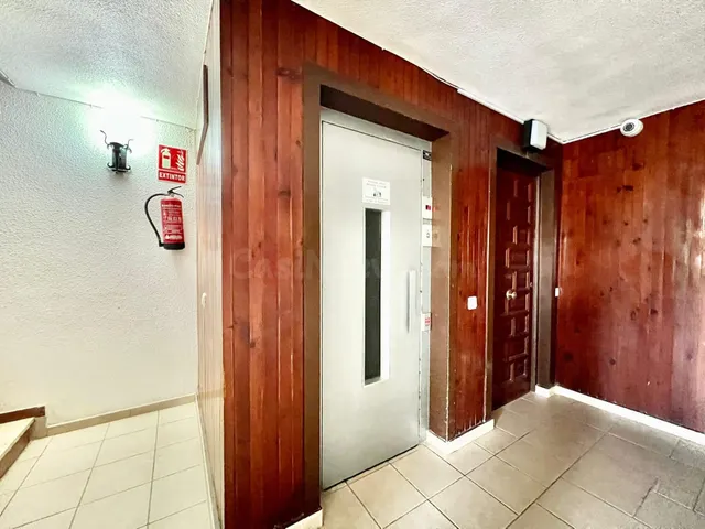 ¡PRIMERA LINEA! ESPACIOSA VIVIENDA CON VISTAS AL MAR PRIVILE - foto 4