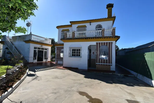 CHALET 5 DORMITORIOS 2 BAÑOS + APTO EXTERIOR EN PARCELA DE 1 - foto 5