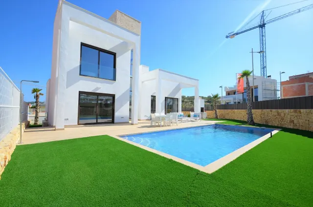 SE VENDE VILLA DE LUJO CON 3 DORMITORIOS Y PISCINA PROPIA EN - foto 4