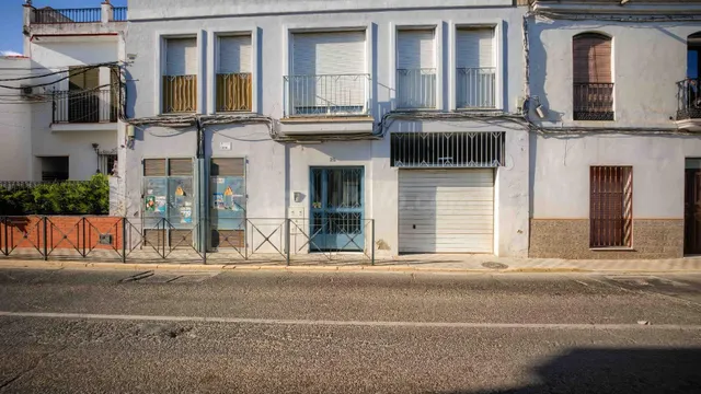 Luz, terraza y comodidad: tu ático dúplex en Sanlúcar - foto 3