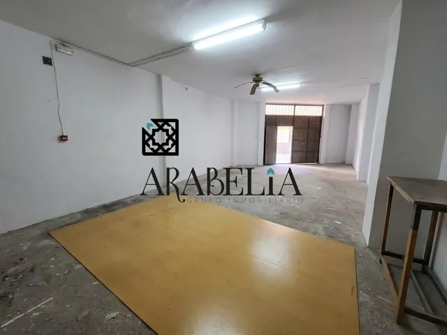 GRAN LOCAL EN ZONA GIMNASIO AIRA,TELETUBIES — 10