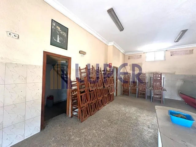 SE VENDE LOCAL COMERCIAL PARA CAMBIO DE USO A VIVIENDA EN SA
