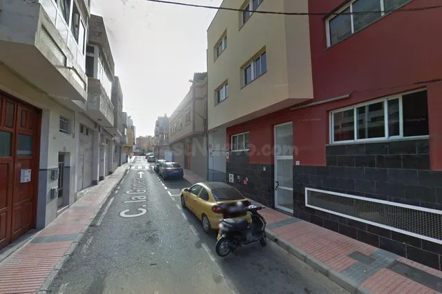 Se vende piso OKUPADO en Calle Gomera Nº 11 Telde (Las Palma