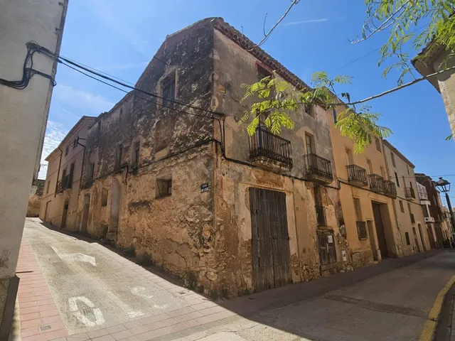 3 Casas de pueblo en una completamente a reformar en Masllor