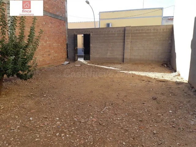 MONTIJO , SOLAR URBANO RODEADO, EXCELENTE UBICACIÓN ZONA RES - foto 2