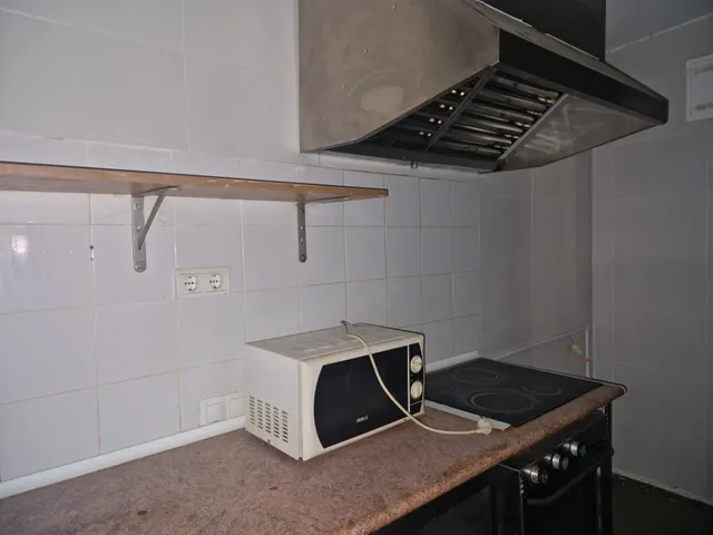 Local comercial en buen estado – Ideal para bar o cafetería — 7