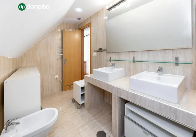 Ático dúplex en el barrio de Monachil. — 23