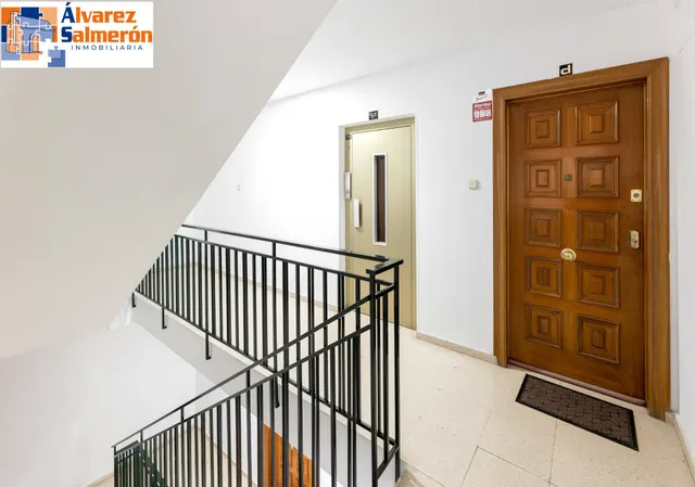 ¡Oportunidad única! Ático de 4 dormitorios y 2 baños con gra - foto 5