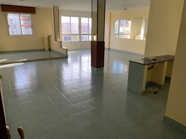 SE VENDE O ALQUILA ENTREPLANTA COMERCIAL EN RIANXO - foto 4