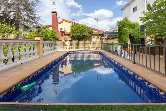 Espectacular chalet independiente con piscina en Alfacar.