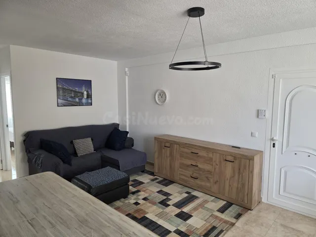 Apartamento a 100 m. playa reformado y amueblado - foto 2