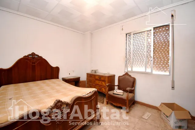 ESPACIOSA CASA CON LOCAL COMERCIAL, DOS TERRAZAS Y BALCÓN — 11