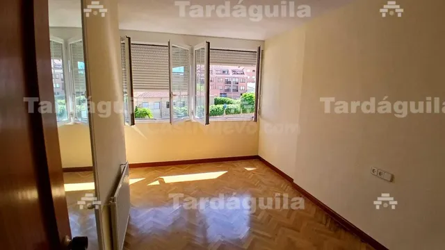 CHALET ADOSADO EN VILLARES DE LA REINA - foto 4