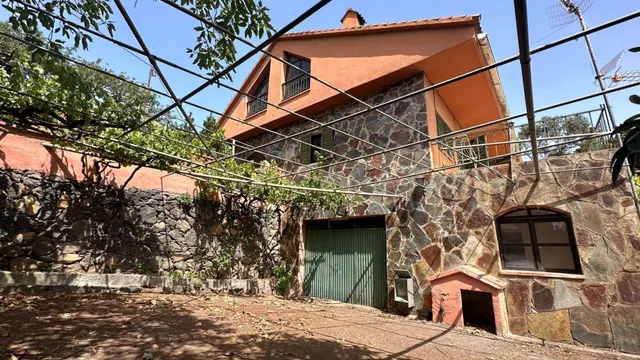 LA ESPERANZA: VIVIENDA DE 394 M2 CON 5.941 M2 DE TERRENO Y V - foto 3