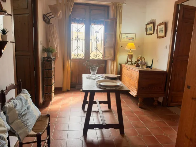Acogedora casa de planta baja con jardín mediterráneo, patio soleado y gran garaje privado en Las Palas — 16