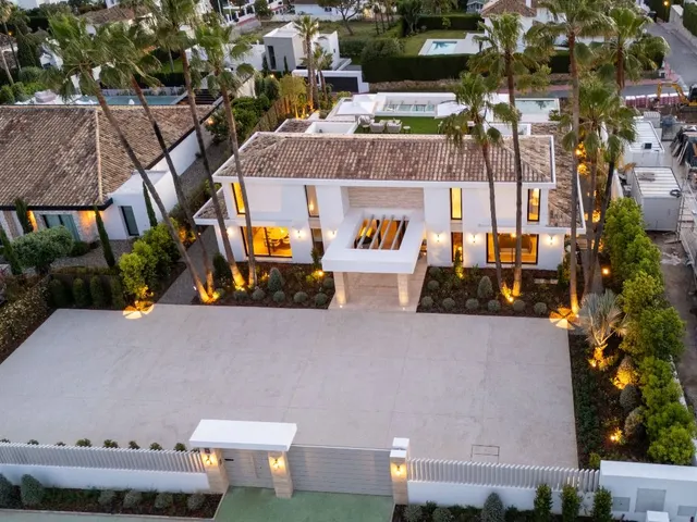 Villa 6 habitaciones 840m² en venta - Aloha — 48