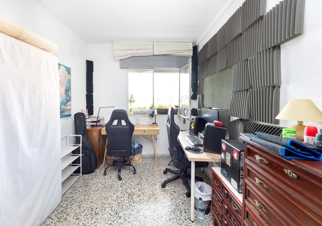 En Venta Piso de 4 dormitorios con ascensor, ideal para reformar a tu gusto. — 8