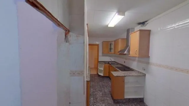 PISO EN VENTA OKUPADO EN C/ SOL - CANOVELLES — 2