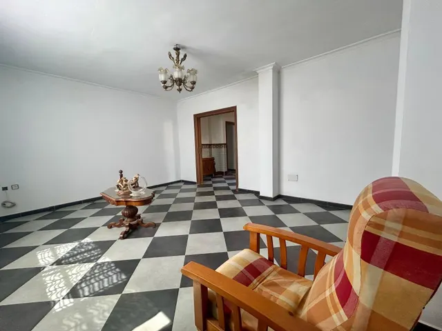 Amplia Casa para Reformar en el Corazón de la Ciudad — 37