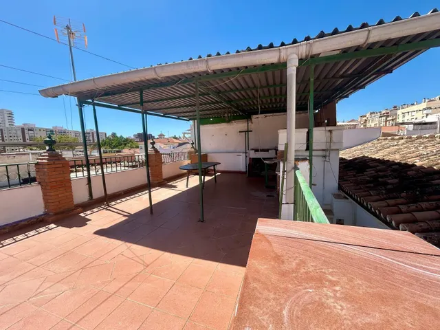 Amplia Casa para Reformar en el Corazón de la Ciudad — 44