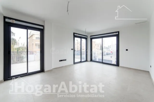 ¡TERCERA LÍNEA DE PLAYA! EXTERIOR EN RESIDENCIAL CON PISCINA